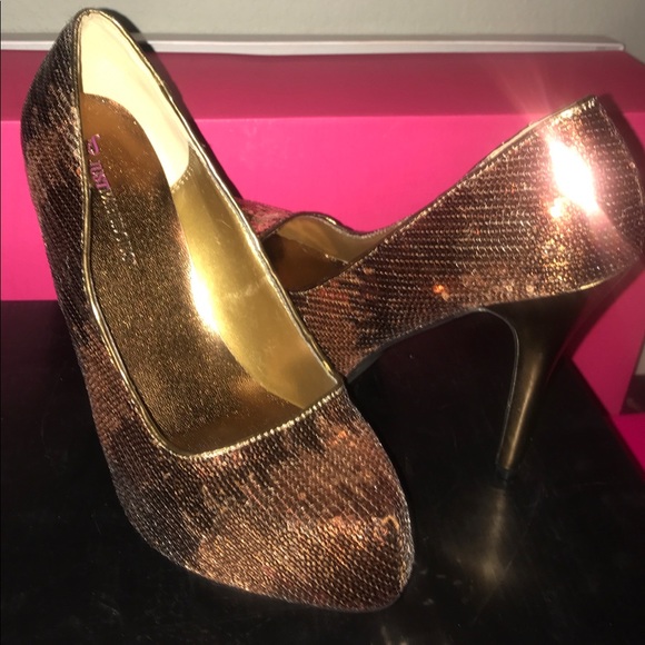 Shoedazzle bronze Sequinedstiletto heels NIB 9 - Picture 7 of 8